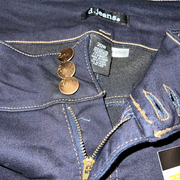 NEW D. Jeans Women’s Dark Denim Capris Plus Size 20W - Picture 3 of 6